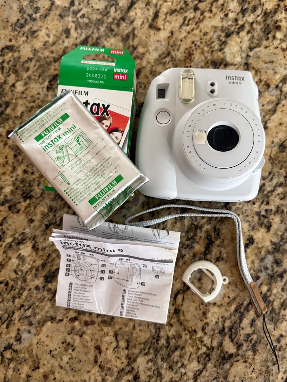 Fujifilm Instax Mini 9 Instant Camera - White - Picture 4 of 12